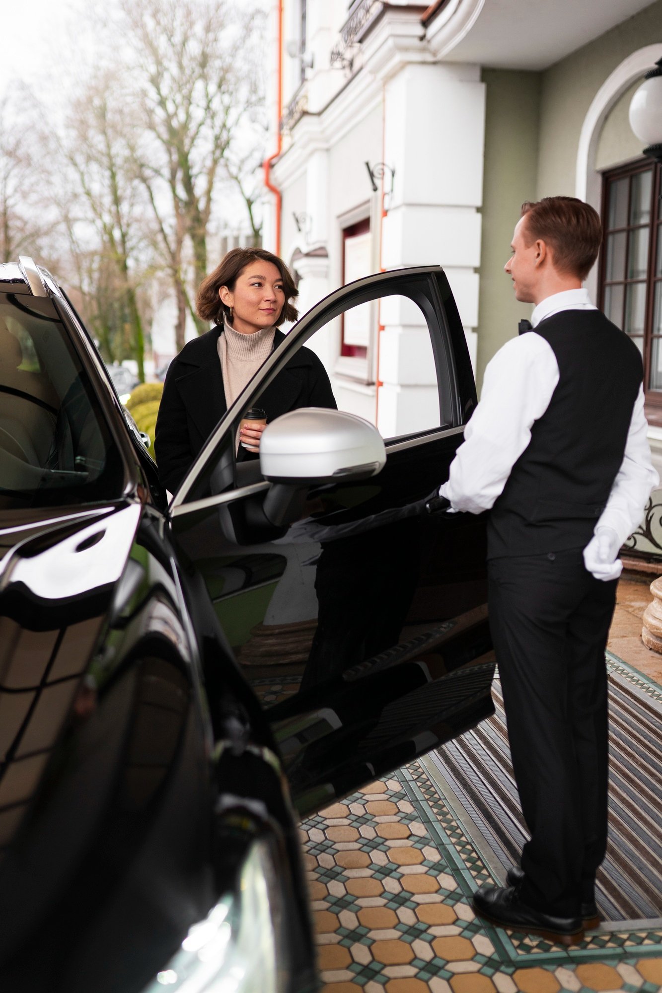 Airport executive car luggage assistance